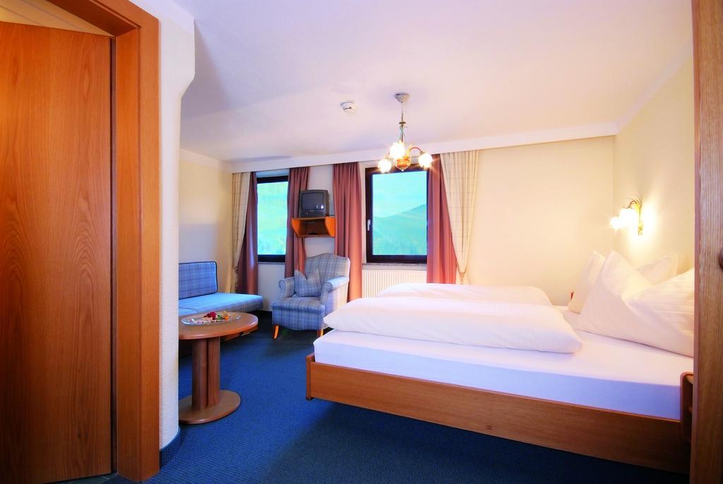 Hotel Zum Lamm Tarrenz Δωμάτιο φωτογραφία