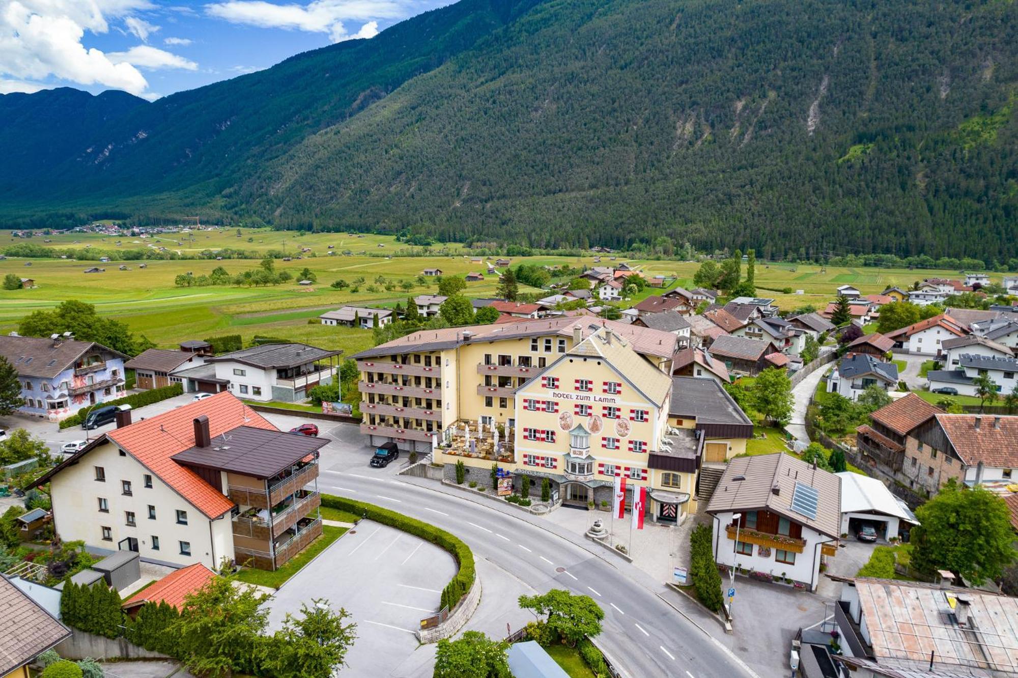 Hotel Zum Lamm Tarrenz Εξωτερικό φωτογραφία