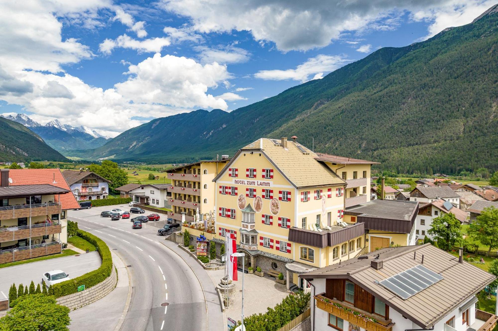 Hotel Zum Lamm Tarrenz Εξωτερικό φωτογραφία
