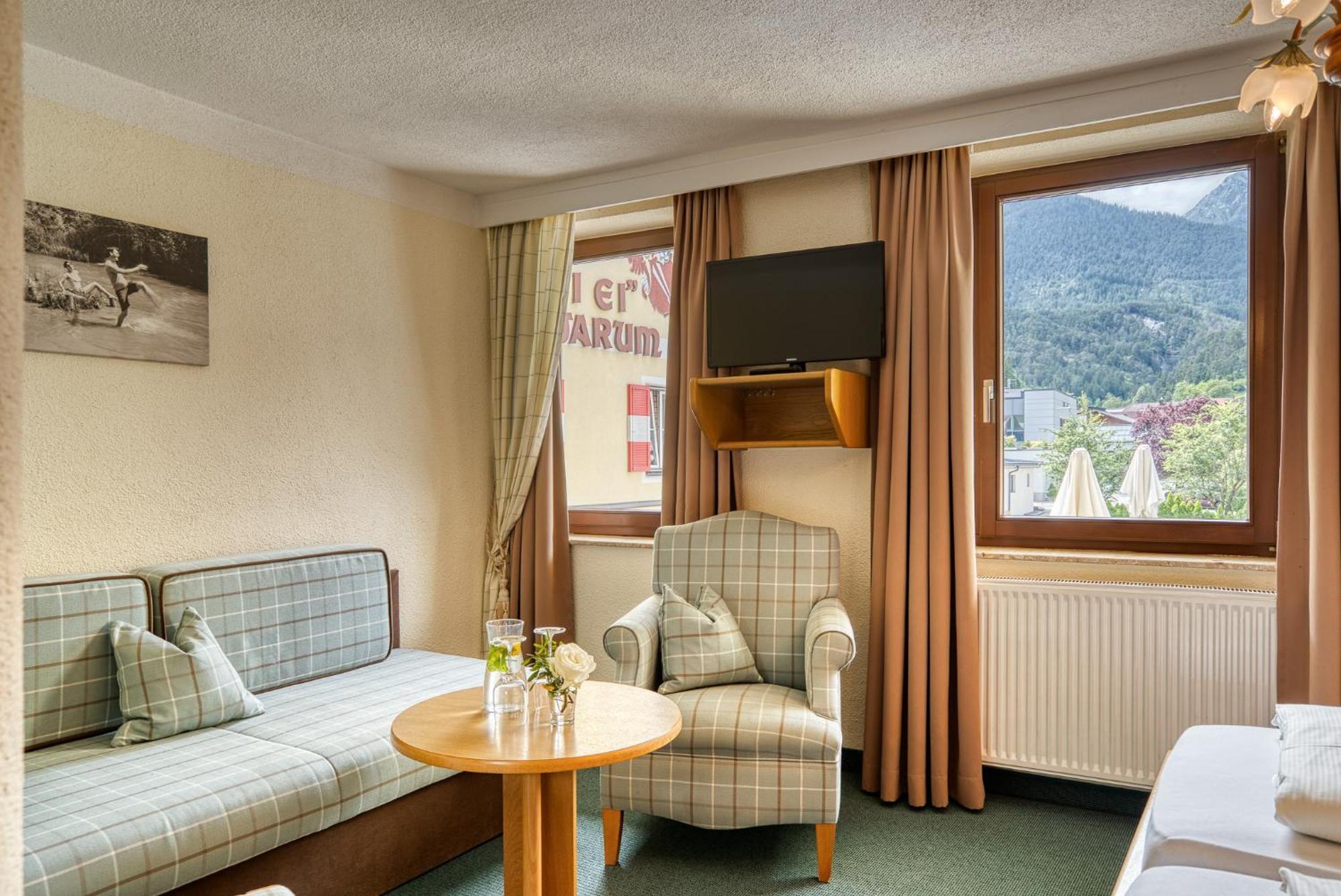 Hotel Zum Lamm Tarrenz Εξωτερικό φωτογραφία