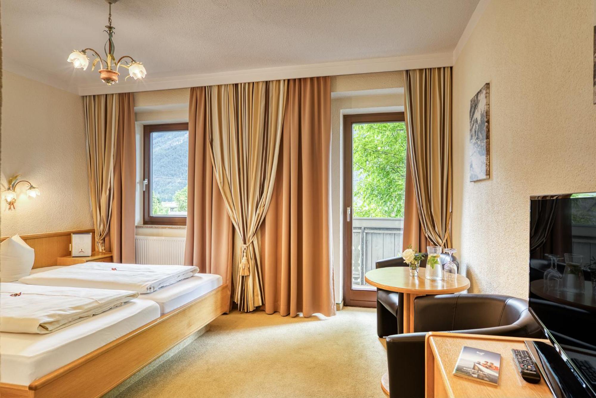 Hotel Zum Lamm Tarrenz Εξωτερικό φωτογραφία