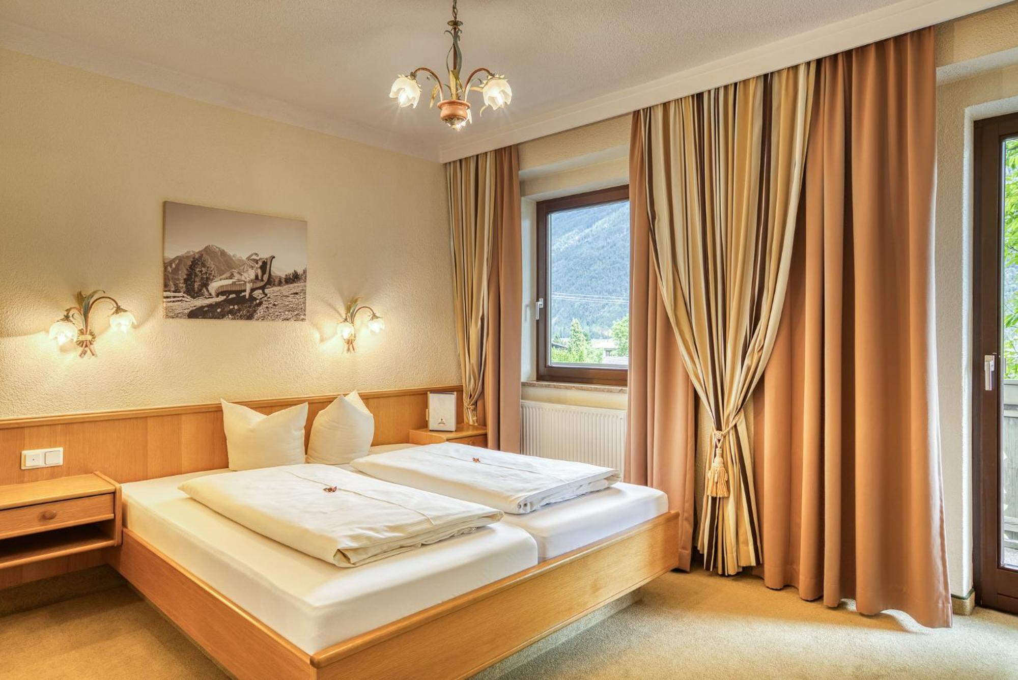 Hotel Zum Lamm Tarrenz Εξωτερικό φωτογραφία